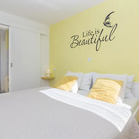 Apartment Paradise *